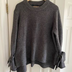 Fabulous Zara grey sweater with sleeve ties